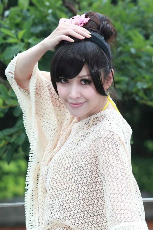    台湾美女杜可薇Avy户外清新写真，甜美镂空针织衫展现修长美腿，时尚街拍气质迷人第35张图片