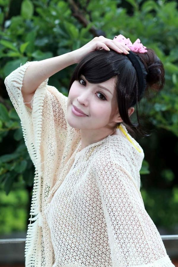    台湾美女杜可薇Avy户外清新写真，甜美镂空针织衫展现修长美腿，时尚街拍气质迷人第36张图片