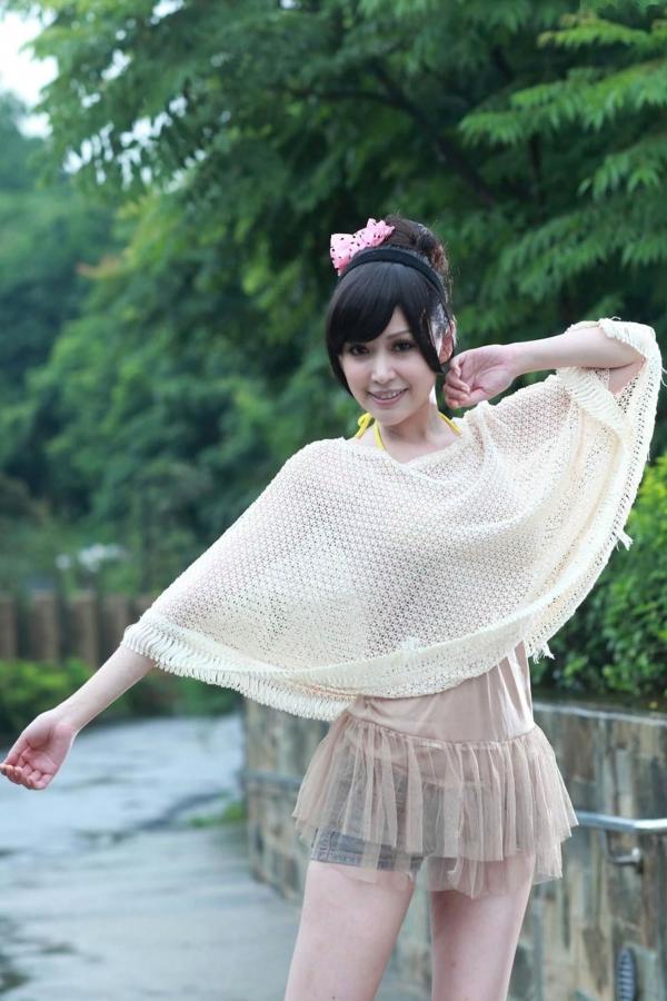    台湾美女杜可薇Avy户外清新写真，甜美镂空针织衫展现修长美腿，时尚街拍气质迷人第40张图片