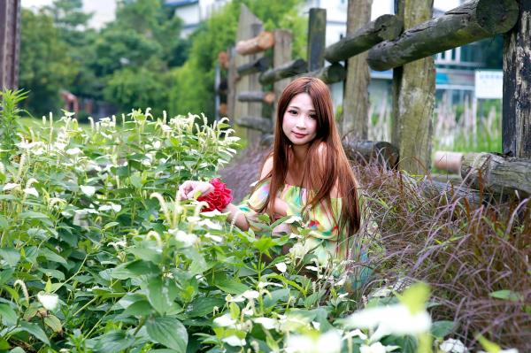    台湾正妹林小芭《春游踏青》户外清纯写真集，甜美笑容清新治愈，尽显邻家女孩自然魅力第2张图片