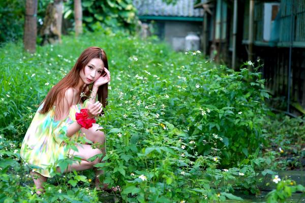    台湾正妹林小芭《春游踏青》户外清纯写真集，甜美笑容清新治愈，尽显邻家女孩自然魅力第3张图片