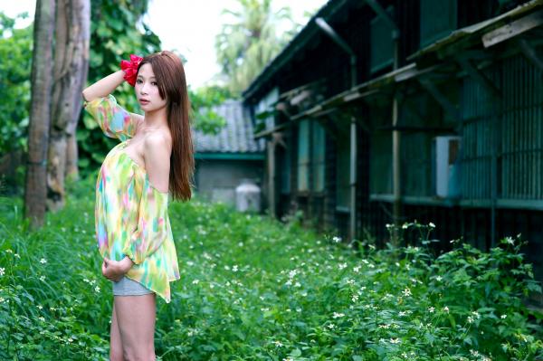    台湾正妹林小芭《春游踏青》户外清纯写真集，甜美笑容清新治愈，尽显邻家女孩自然魅力第13张图片