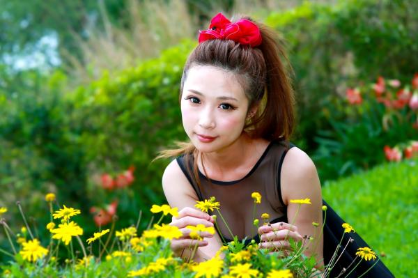    台湾正妹林小芭《春游踏青》户外清纯写真集，甜美笑容清新治愈，尽显邻家女孩自然魅力第18张图片