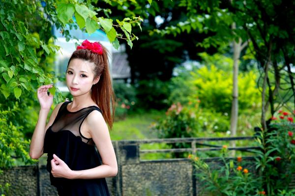    台湾正妹林小芭《春游踏青》户外清纯写真集，甜美笑容清新治愈，尽显邻家女孩自然魅力第19张图片