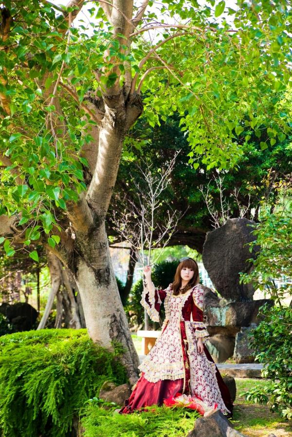    台湾正妹Mikako果子MM写真集，双溪公园士林官邸优雅外拍，百变气质女神甜美时尚私房照第23张图片