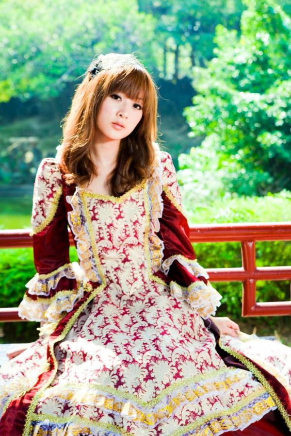    台湾正妹Mikako果子MM写真集，双溪公园士林官邸优雅外拍，百变气质女神甜美时尚私房照第30张图片