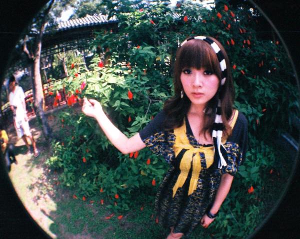    台湾正妹Mikako果子MM写真集，双溪公园士林官邸优雅外拍，百变气质女神甜美时尚私房照第64张图片