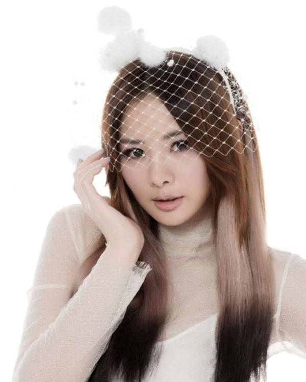    台湾正妹安心亚：宅男心目中的甜心女神，多组潮流时尚穿搭与百变风格写真，展现迷人气质第20张图片