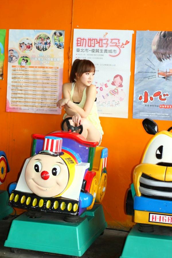    台湾正妹张允霏果子MM士林街头清新外拍，治愈系甜美夏日写真第77张图片
