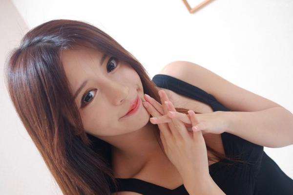    台湾正妹网红嫩模张齐郡JULIE《甜美吊带女神》居家私房写真集，俏皮可爱互动与纯欲风展现，带你感受多面女神的甜美诱惑第1张图片