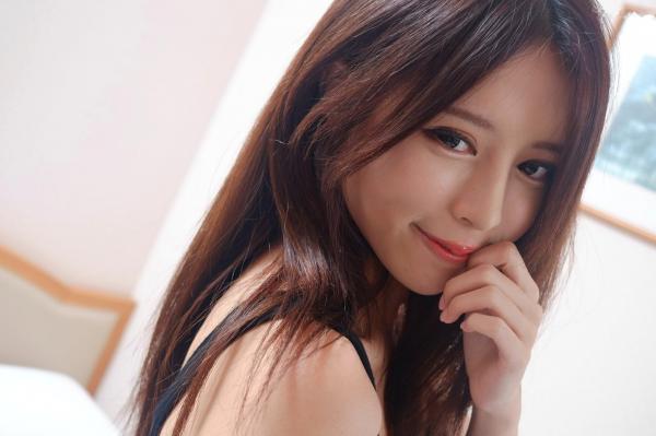    台湾正妹网红嫩模张齐郡JULIE《甜美吊带女神》居家私房写真集，俏皮可爱互动与纯欲风展现，带你感受多面女神的甜美诱惑第15张图片