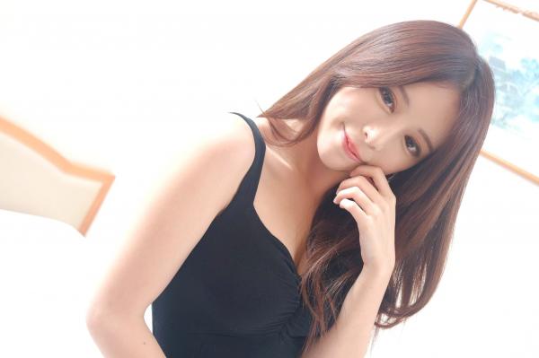    台湾正妹网红嫩模张齐郡JULIE《甜美吊带女神》居家私房写真集，俏皮可爱互动与纯欲风展现，带你感受多面女神的甜美诱惑第20张图片