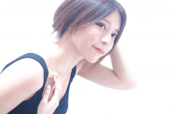    台湾正妹网红嫩模张齐郡JULIE《甜美吊带女神》居家私房写真集，俏皮可爱互动与纯欲风展现，带你感受多面女神的甜美诱惑第22张图片
