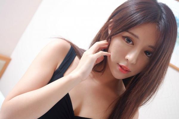    台湾正妹网红嫩模张齐郡JULIE《甜美吊带女神》居家私房写真集，俏皮可爱互动与纯欲风展现，带你感受多面女神的甜美诱惑第48张图片