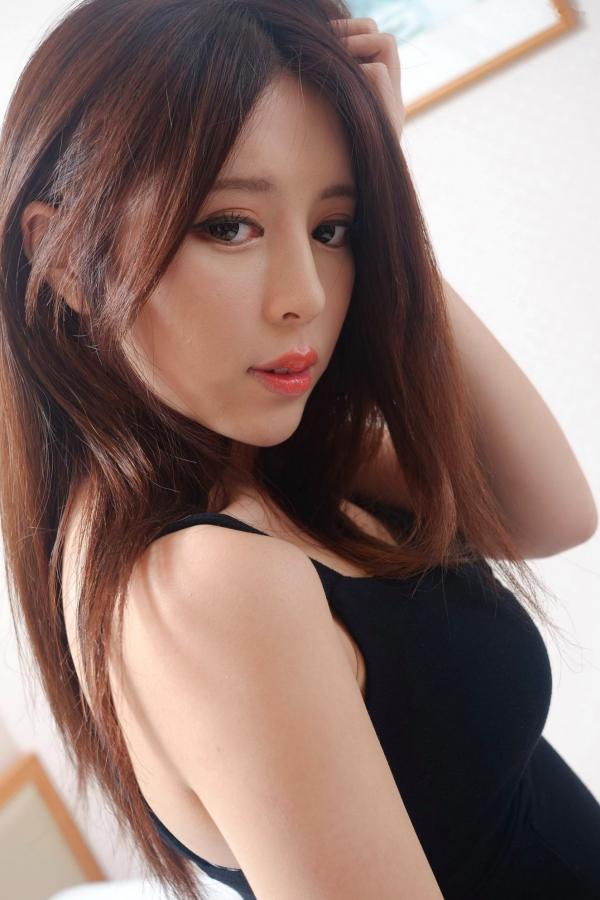    台湾正妹网红嫩模张齐郡JULIE《甜美吊带女神》居家私房写真集，俏皮可爱互动与纯欲风展现，带你感受多面女神的甜美诱惑第49张图片