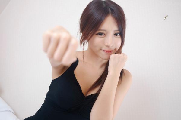    台湾正妹网红嫩模张齐郡JULIE《甜美吊带女神》居家私房写真集，俏皮可爱互动与纯欲风展现，带你感受多面女神的甜美诱惑第61张图片