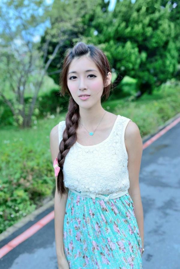    台湾正妹Kila晶晶/金允乔：清纯田园风碎花长裙户外治愈系写真第29张图片