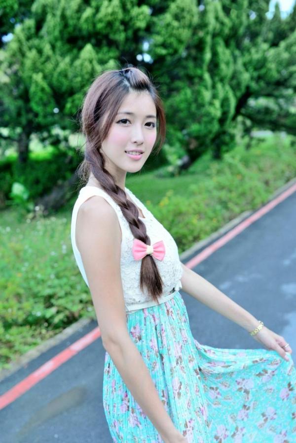    台湾正妹Kila晶晶/金允乔：清纯田园风碎花长裙户外治愈系写真第45张图片