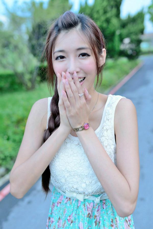    台湾正妹Kila晶晶/金允乔：清纯田园风碎花长裙户外治愈系写真第56张图片