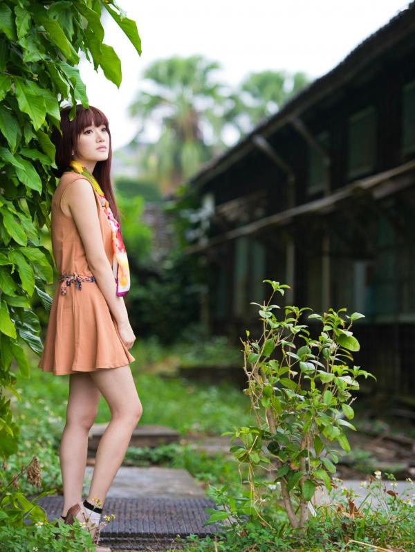   台湾模特林岗怡Didy小清新写真合集，森林系少女户外唯美连衣裙穿搭，治愈系气质女神街拍特辑第52张图片
