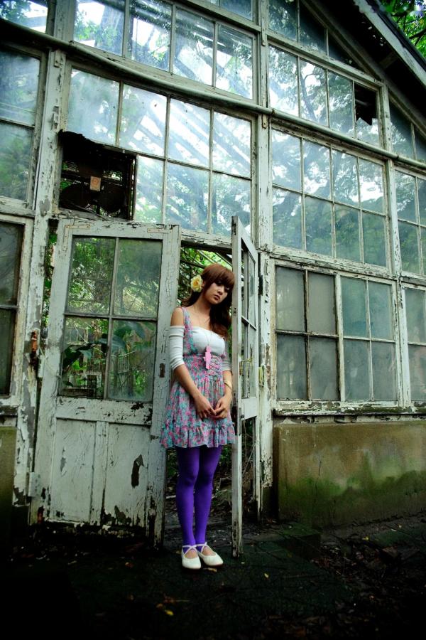    台湾正妹果子Mikako+Minako：台大校园户外写真，清新甜美森系少女园林风情第13张图片