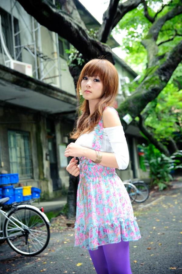    台湾正妹果子Mikako+Minako：台大校园户外写真，清新甜美森系少女园林风情第18张图片