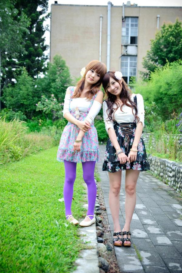    台湾正妹果子Mikako+Minako：台大校园户外写真，清新甜美森系少女园林风情第29张图片