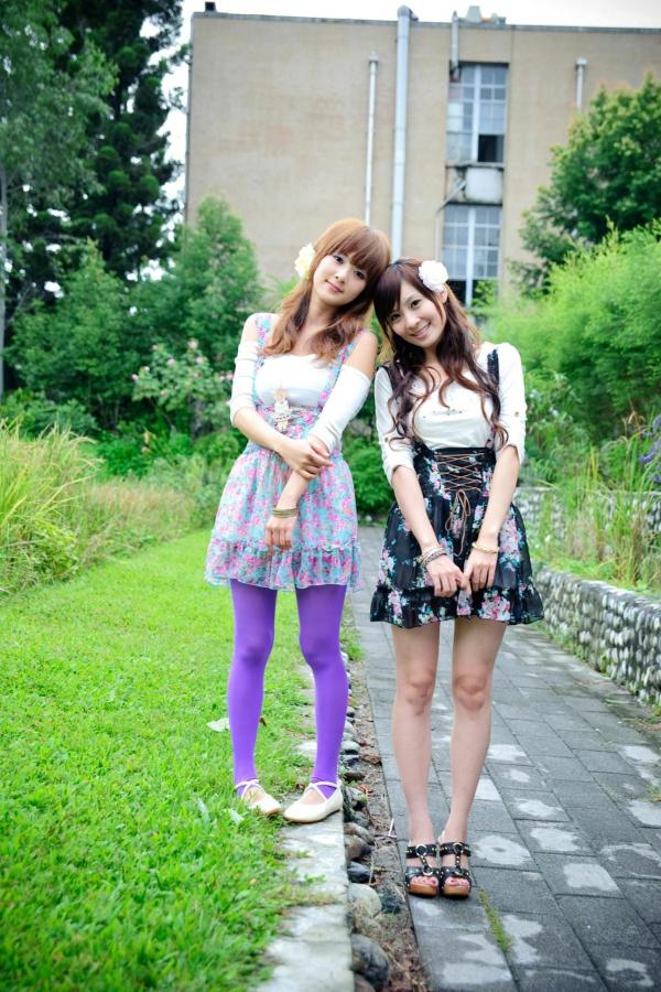    台湾正妹果子Mikako+Minako：台大校园户外写真，清新甜美森系少女园林风情第30张图片