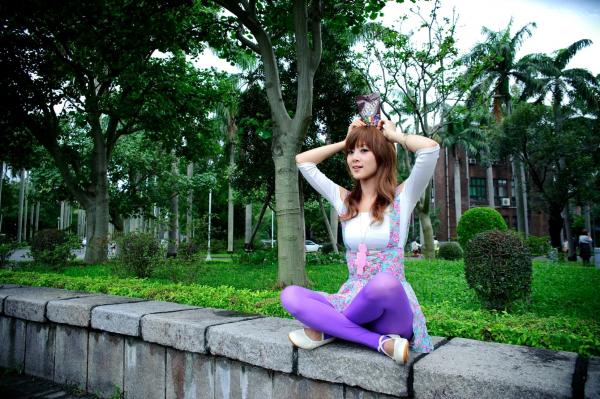    台湾正妹果子Mikako+Minako：台大校园户外写真，清新甜美森系少女园林风情第37张图片