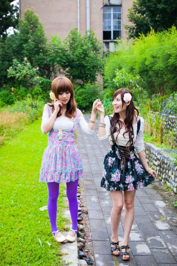    台湾正妹果子Mikako+Minako：台大校园户外写真，清新甜美森系少女园林风情第78张图片