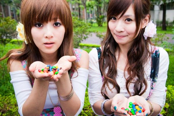    台湾正妹果子Mikako+Minako：台大校园户外写真，清新甜美森系少女园林风情第97张图片