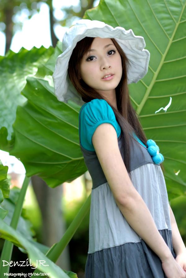    台湾正妹果子MM张允霏户外清新休闲写真，治愈系阳光少女街拍，展现邻家女孩纯真气质第6张图片