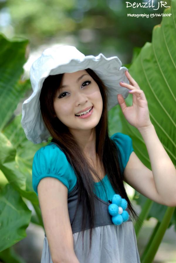    台湾正妹果子MM张允霏户外清新休闲写真，治愈系阳光少女街拍，展现邻家女孩纯真气质第10张图片
