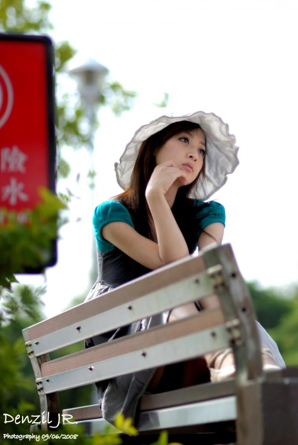    台湾正妹果子MM张允霏户外清新休闲写真，治愈系阳光少女街拍，展现邻家女孩纯真气质第15张图片