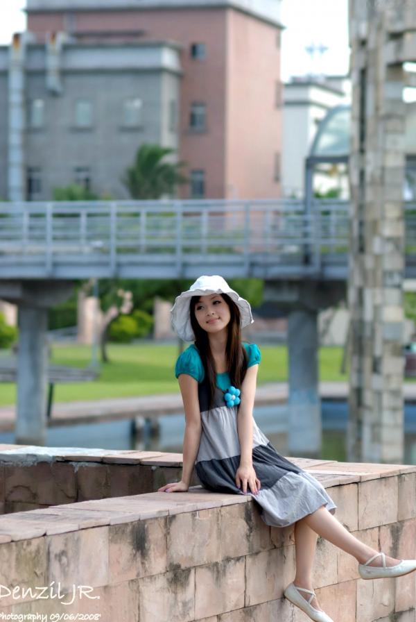    台湾正妹果子MM张允霏户外清新休闲写真，治愈系阳光少女街拍，展现邻家女孩纯真气质第20张图片