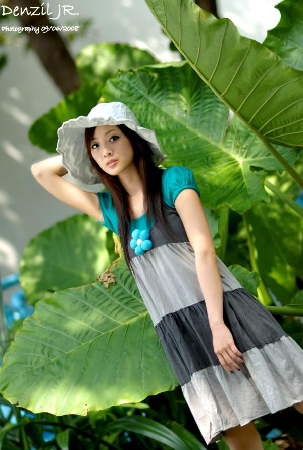    台湾正妹果子MM张允霏户外清新休闲写真，治愈系阳光少女街拍，展现邻家女孩纯真气质第38张图片