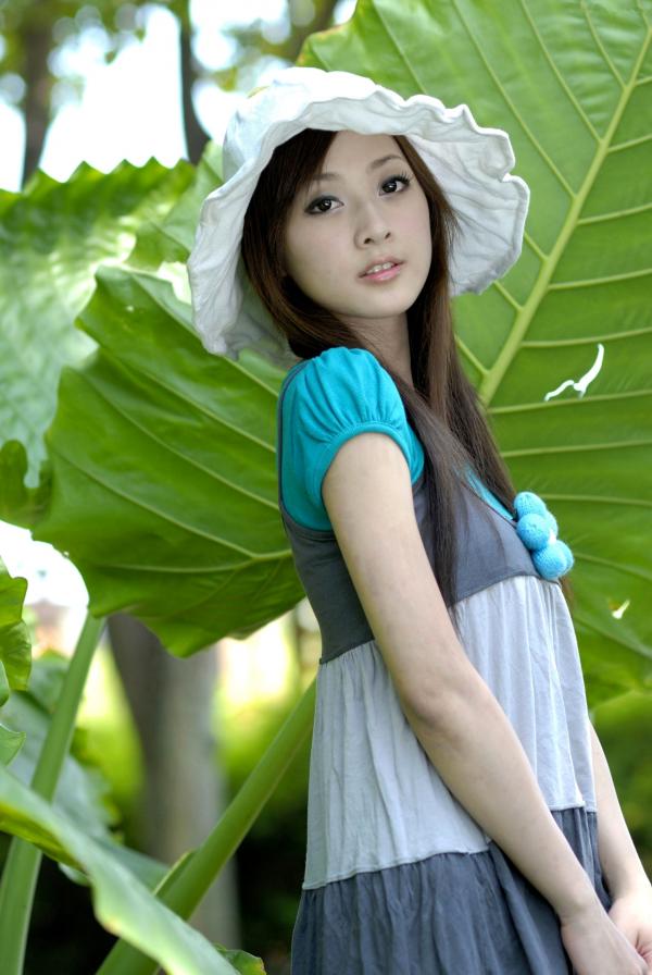    台湾正妹果子MM张允霏户外清新休闲写真，治愈系阳光少女街拍，展现邻家女孩纯真气质第49张图片