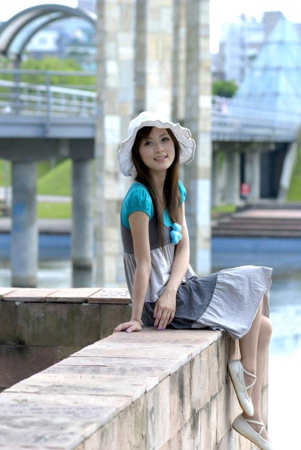    台湾正妹果子MM张允霏户外清新休闲写真，治愈系阳光少女街拍，展现邻家女孩纯真气质第59张图片