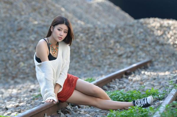    台湾正妹林真亦Yuna阳光美少女户外外拍写真，清新甜美治愈系风格合集第15张图片