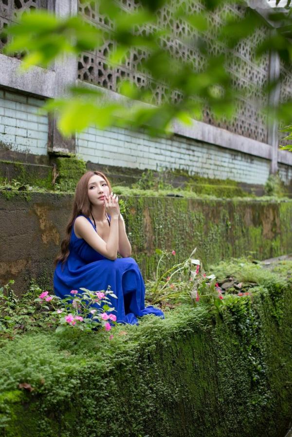    台湾正妹赵芸Syuan户外清新写真：深蓝长裙优雅气质，尽显波涛胸涌曼妙身材第132张图片