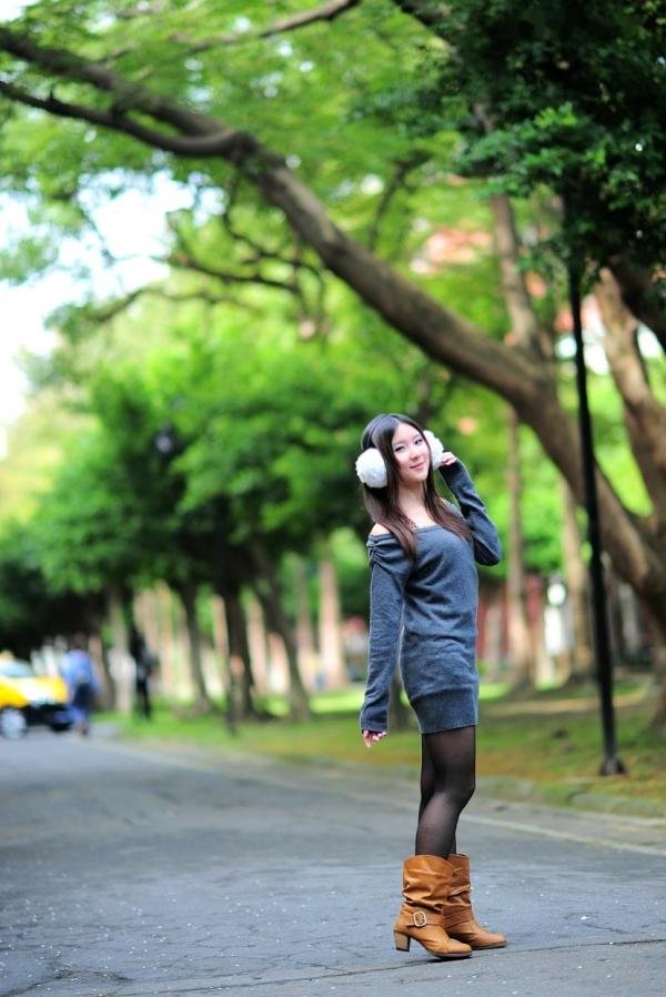    台湾正妹街拍写真集：时尚芭比娃娃黑丝穿搭，户外清新甜美气质，尽显迷人魅力风情第27张图片