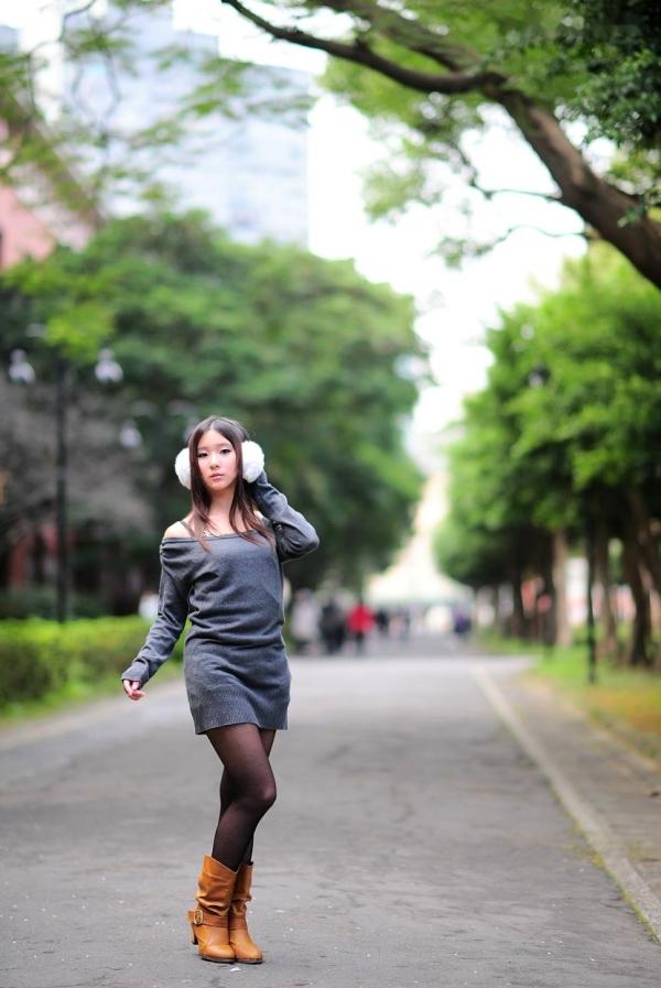    台湾正妹街拍写真集：时尚芭比娃娃黑丝穿搭，户外清新甜美气质，尽显迷人魅力风情第37张图片