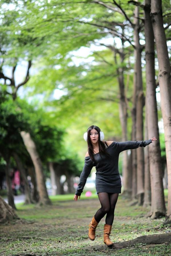    台湾正妹街拍写真集：时尚芭比娃娃黑丝穿搭，户外清新甜美气质，尽显迷人魅力风情第39张图片