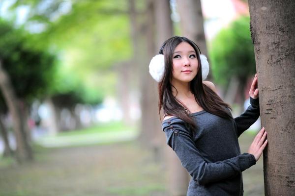    台湾正妹街拍写真集：时尚芭比娃娃黑丝穿搭，户外清新甜美气质，尽显迷人魅力风情第50张图片