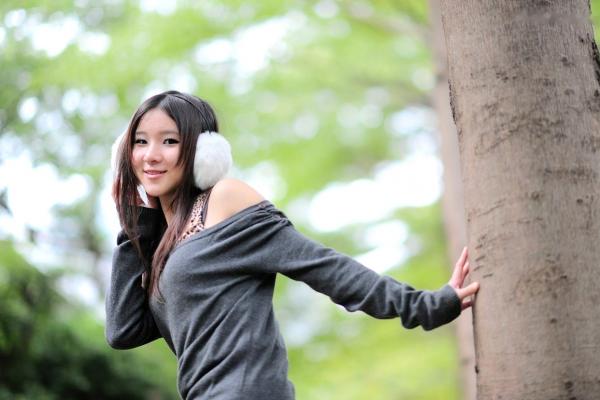    台湾正妹街拍写真集：时尚芭比娃娃黑丝穿搭，户外清新甜美气质，尽显迷人魅力风情第51张图片