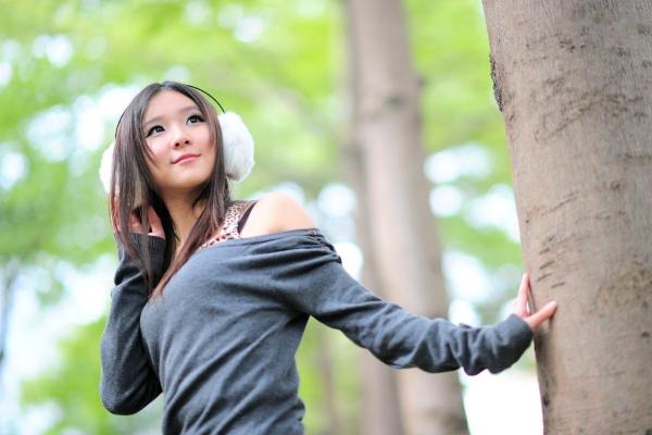    台湾正妹街拍写真集：时尚芭比娃娃黑丝穿搭，户外清新甜美气质，尽显迷人魅力风情第53张图片