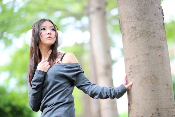    台湾正妹街拍写真集：时尚芭比娃娃黑丝穿搭，户外清新甜美气质，尽显迷人魅力风情第54张图片