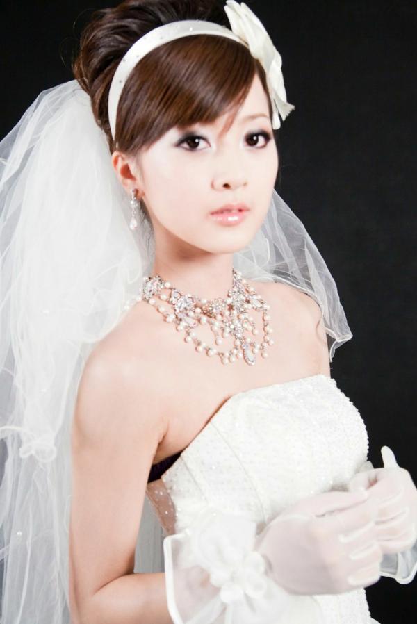    台湾正妹张允霏《创意婚纱潮流风》写真集：摇滚吉他与天使羽翼的时尚婚礼碰撞第2张图片