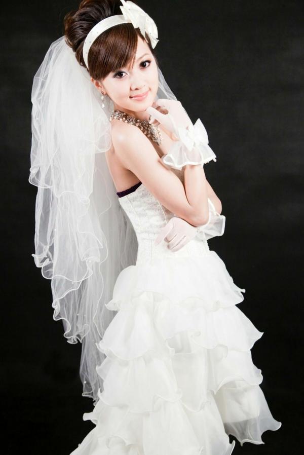    台湾正妹张允霏《创意婚纱潮流风》写真集：摇滚吉他与天使羽翼的时尚婚礼碰撞第3张图片