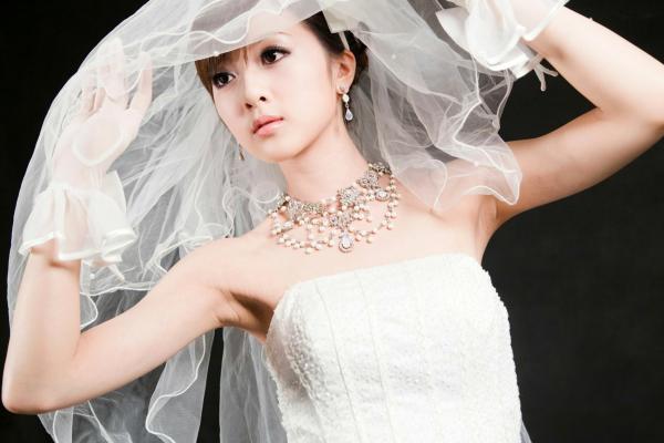    台湾正妹张允霏《创意婚纱潮流风》写真集：摇滚吉他与天使羽翼的时尚婚礼碰撞第7张图片